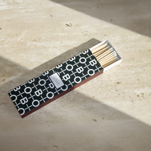 Luxe extra lange lucifers in open doos met B O monogram
